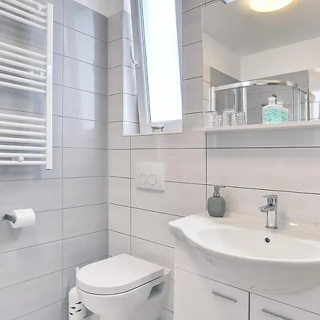 Tiffany Apartment *